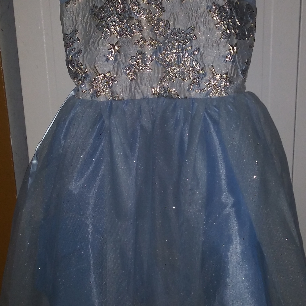Dress - Picture 2 of 3